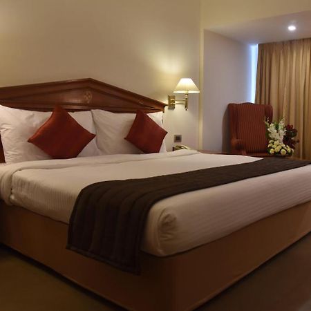 Hotel Sagar Plaza City Centre Púna Kültér fotó
