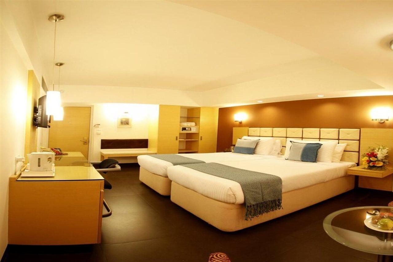 Hotel Sagar Plaza City Centre Púna Kültér fotó