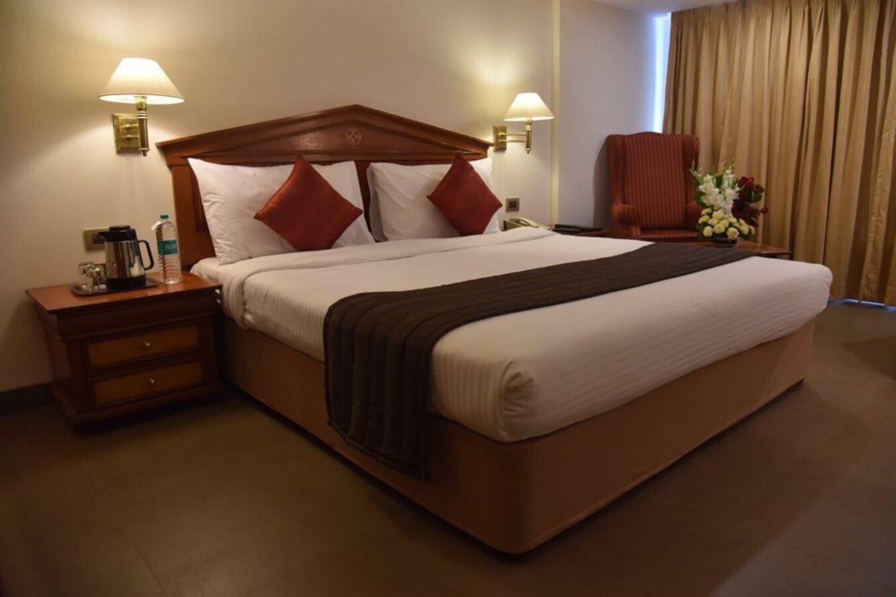 Hotel Sagar Plaza City Centre Púna Kültér fotó