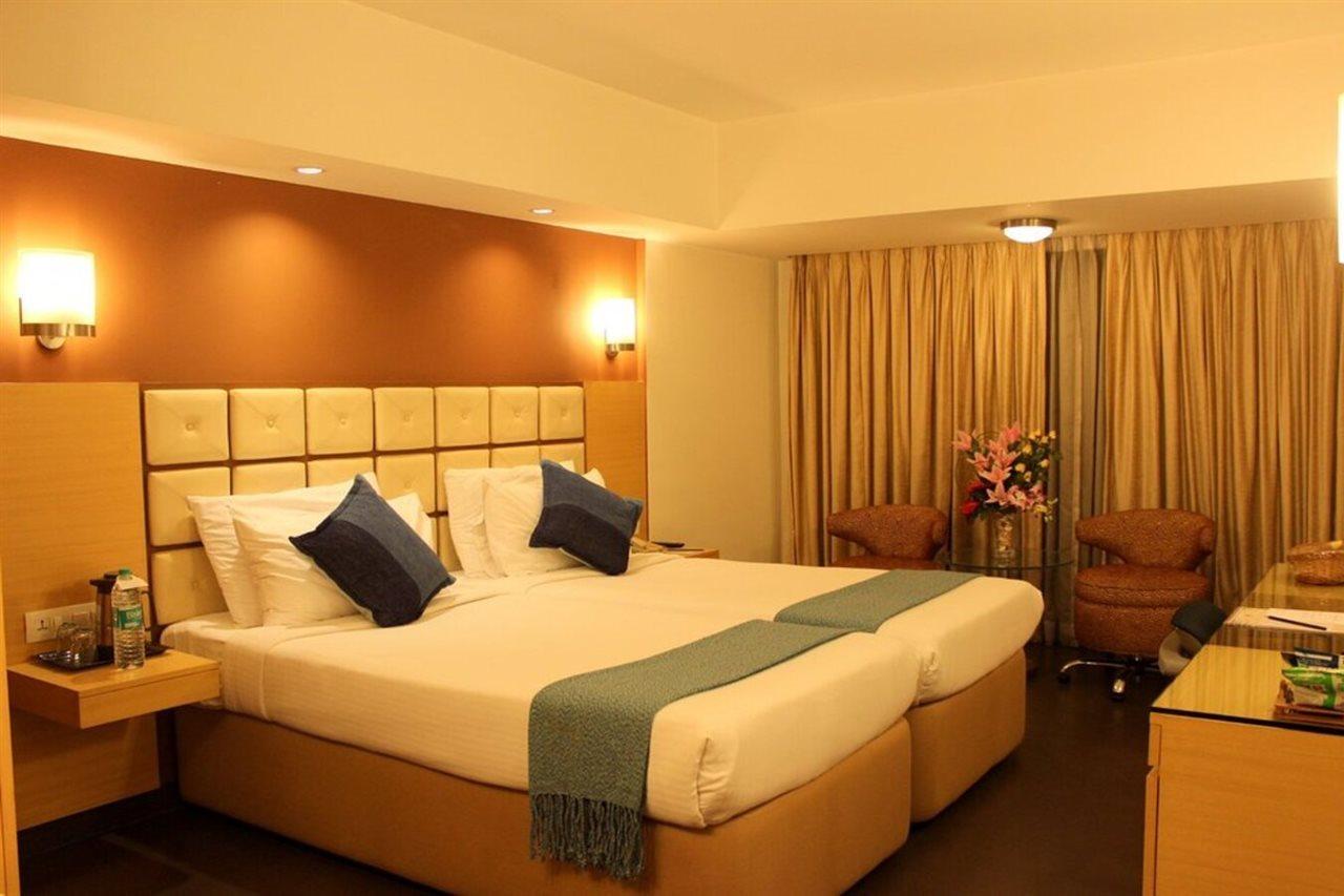 Hotel Sagar Plaza City Centre Púna Kültér fotó