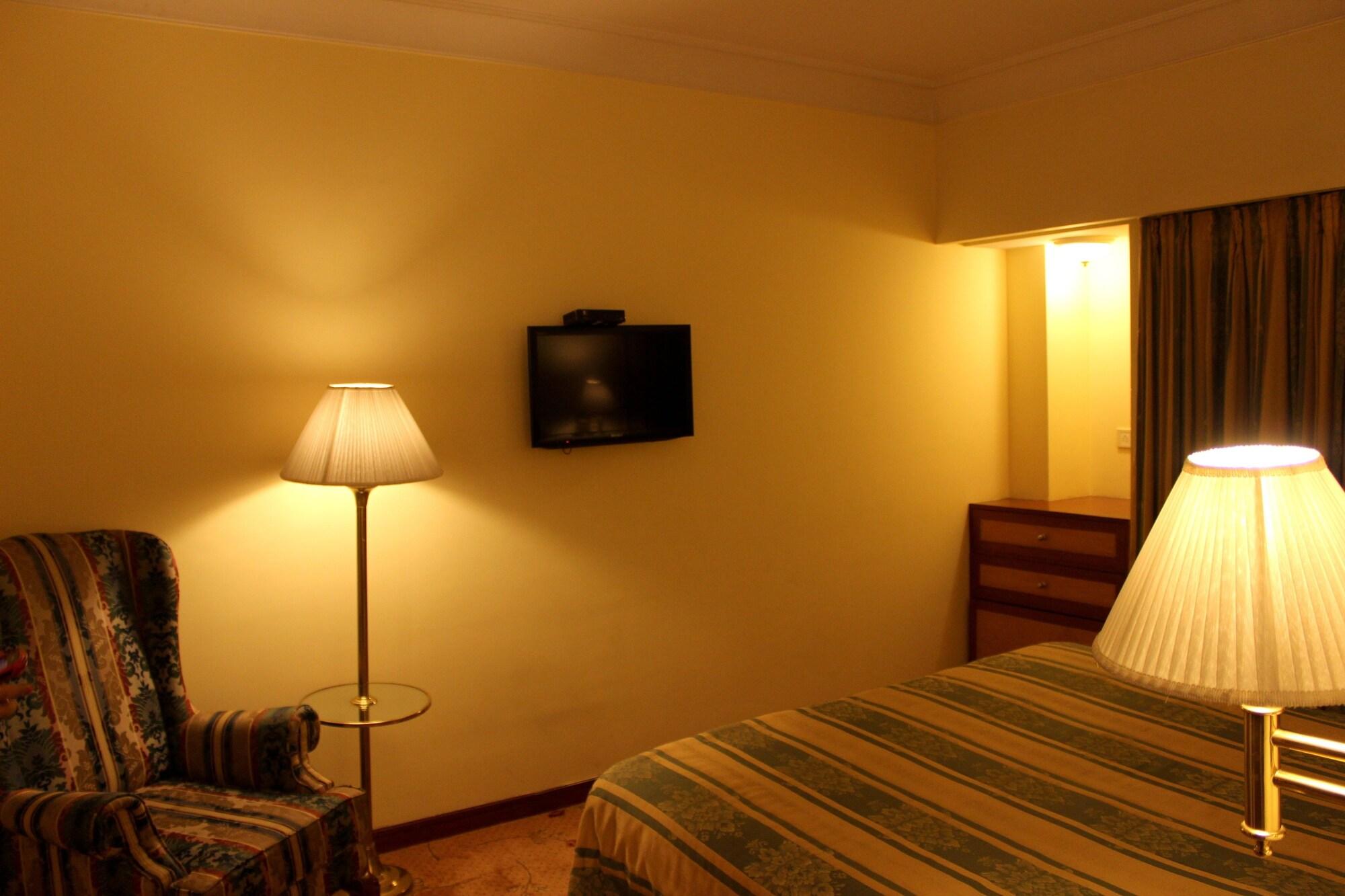Hotel Sagar Plaza City Centre Púna Kültér fotó