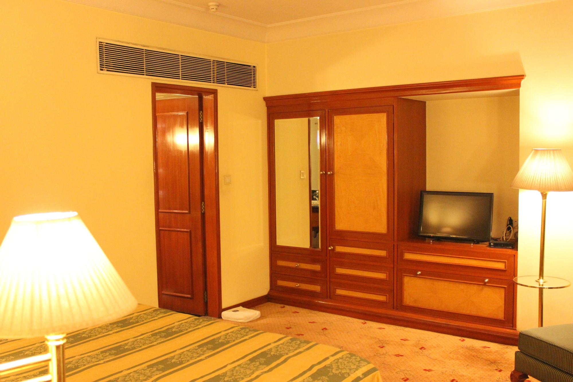 Hotel Sagar Plaza City Centre Púna Kültér fotó