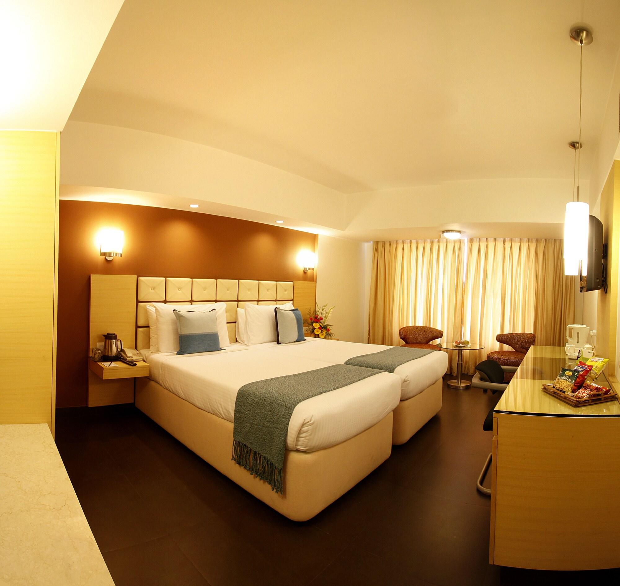 Hotel Sagar Plaza City Centre Púna Kültér fotó