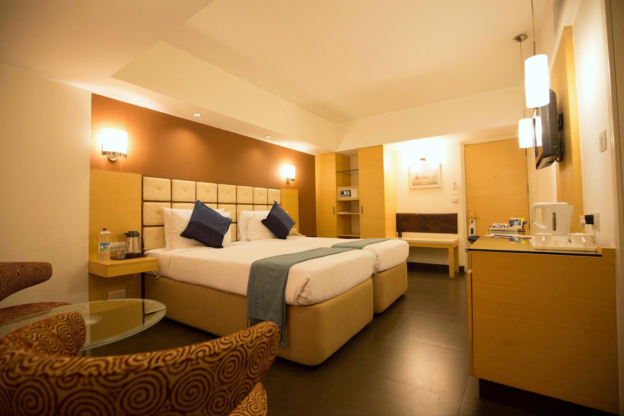 Hotel Sagar Plaza City Centre Púna Kültér fotó