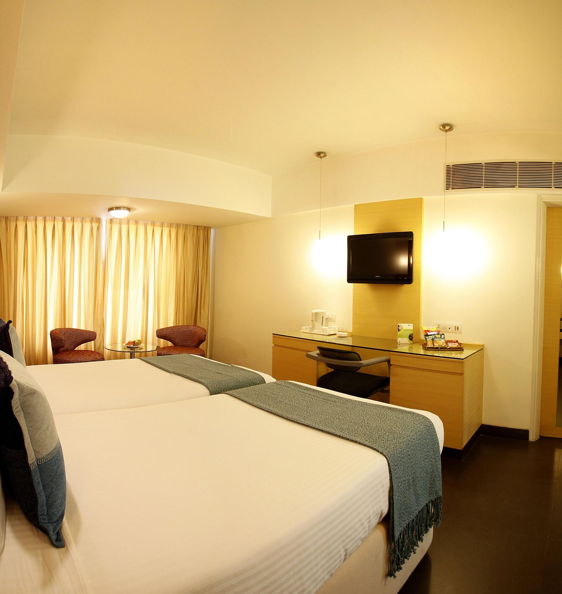 Hotel Sagar Plaza City Centre Púna Kültér fotó
