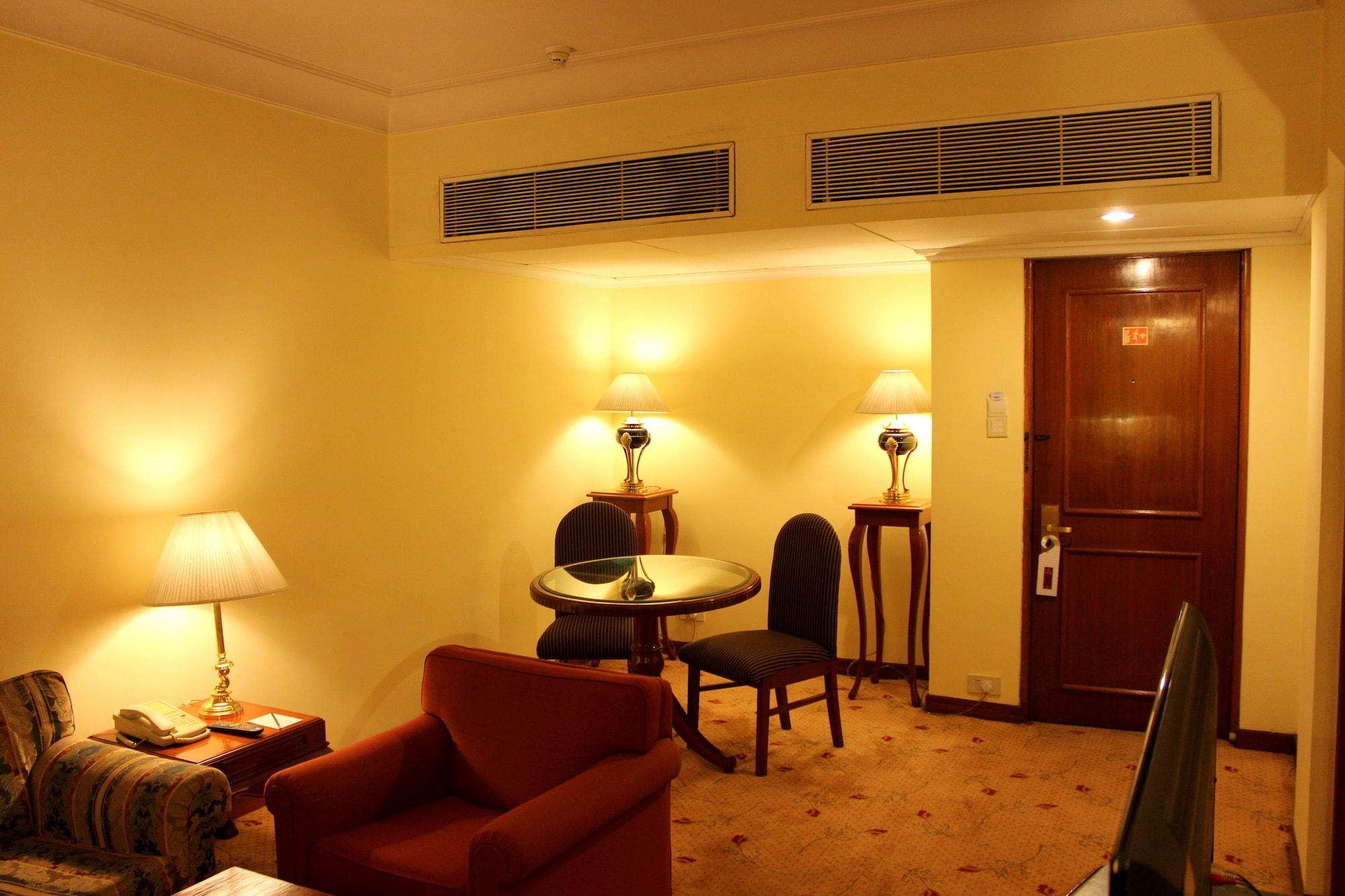 Hotel Sagar Plaza City Centre Púna Kültér fotó