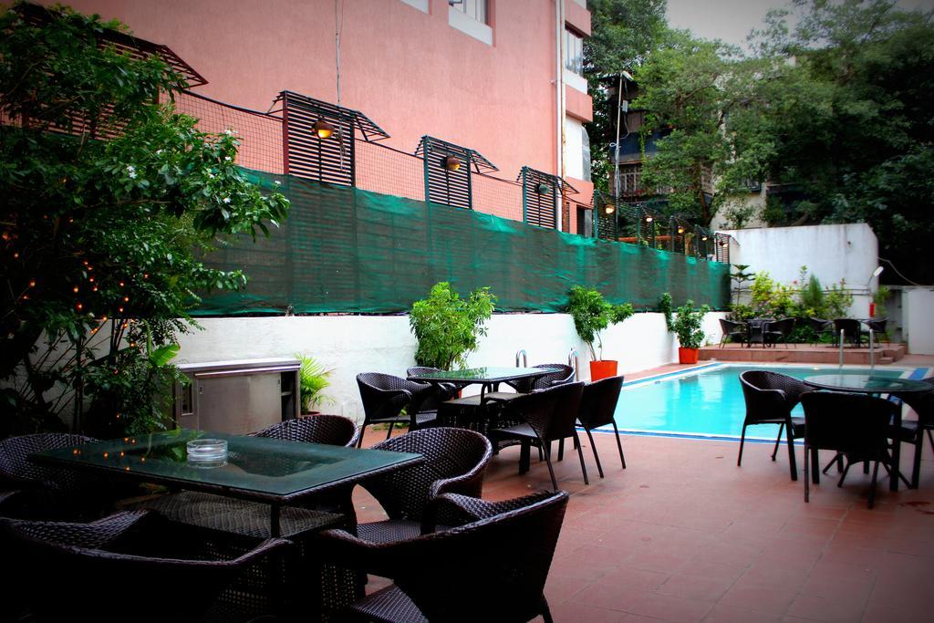 Hotel Sagar Plaza City Centre Púna Kültér fotó