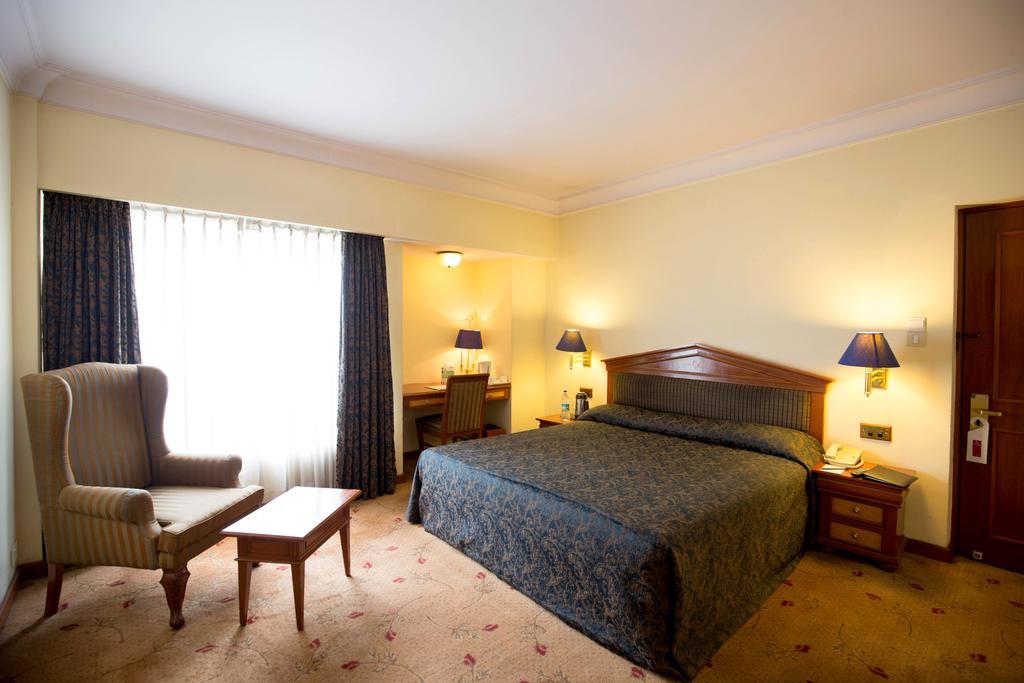 Hotel Sagar Plaza City Centre Púna Szoba fotó