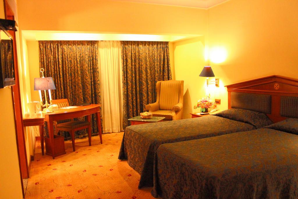 Hotel Sagar Plaza City Centre Púna Szoba fotó