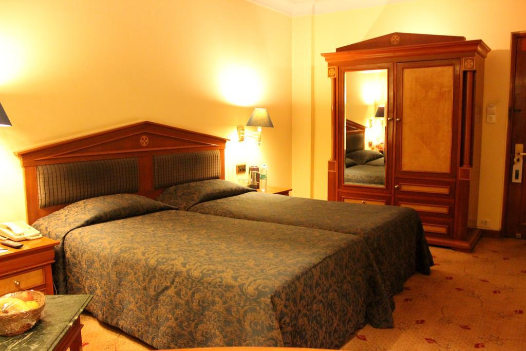 Hotel Sagar Plaza City Centre Púna Szoba fotó