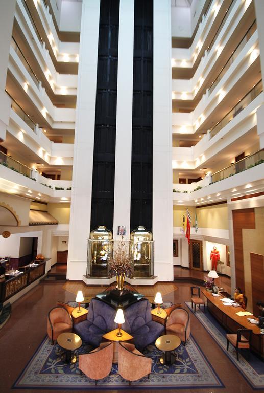 Hotel Sagar Plaza City Centre Púna Kültér fotó