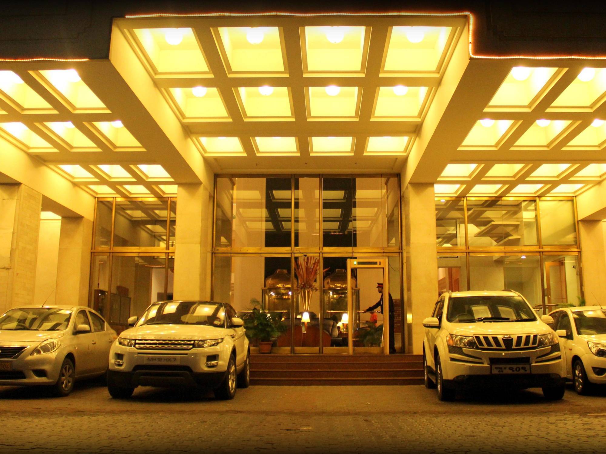 Hotel Sagar Plaza City Centre Púna Kültér fotó