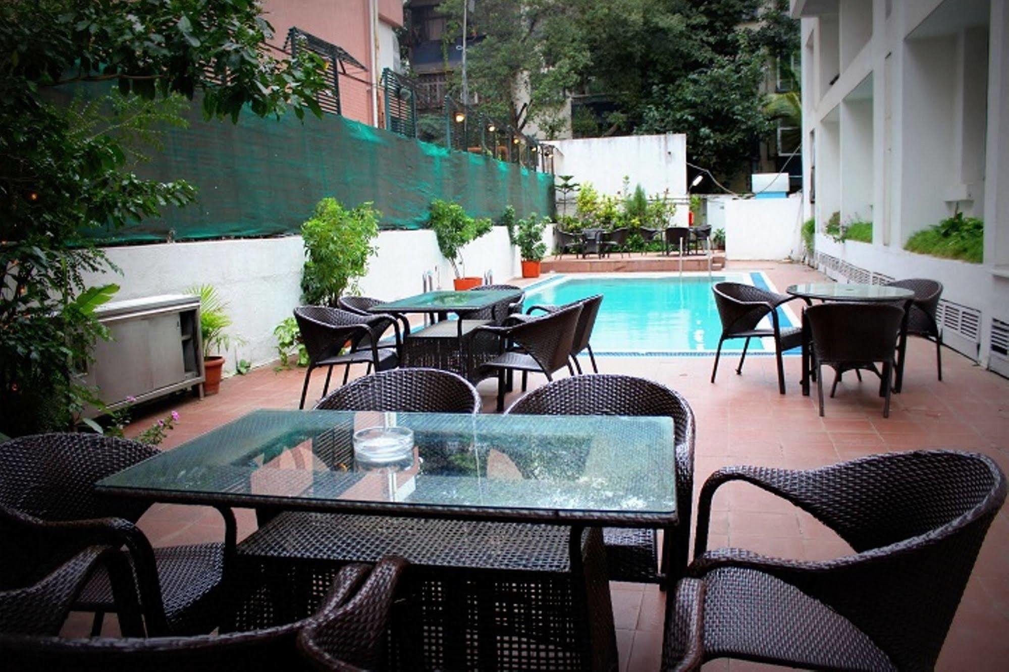 Hotel Sagar Plaza City Centre Púna Kültér fotó